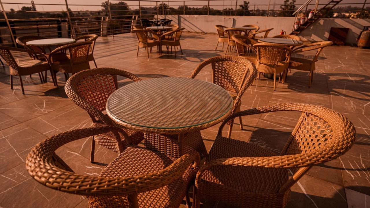 Hotel Northwind, Kharar, Mohali Eksteriør billede